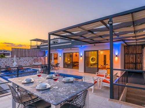  gece  -  Kasım
  | Kalkan Akbel’de Deniz Manzaralı, Jakuzili ve Saunalı Balayı Villası | 4 Kişilik Özel Tatil